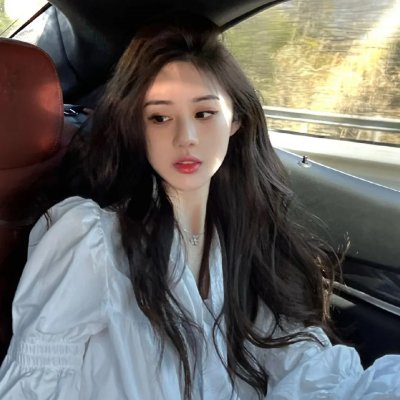 三个带面纱的女子
